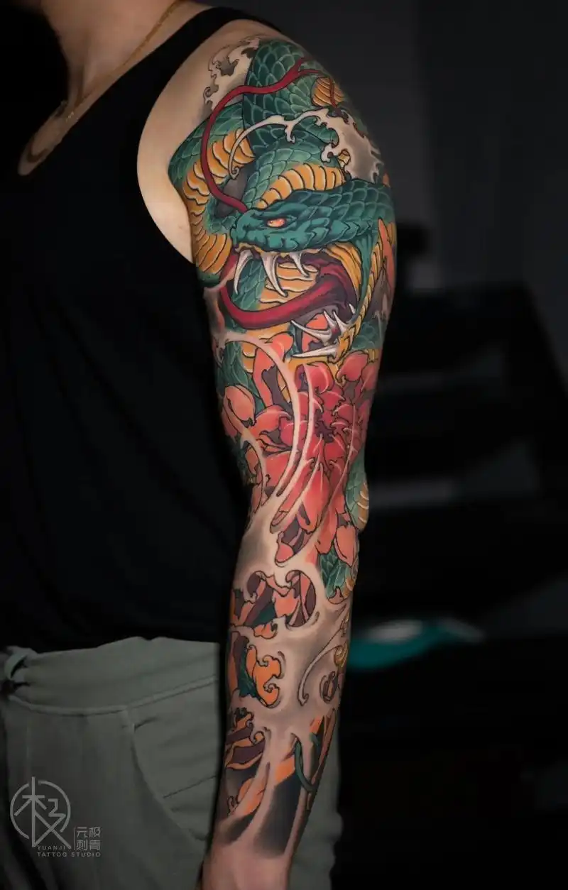 新传统彩色花臂.#创作灵感 深圳来的朋友,分三次做完,颜色按 - 抖音