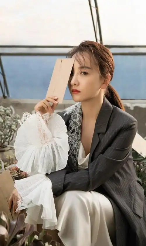 38岁的杨蓉真的不会老短发造型青春可爱身上找不到一丝破绽