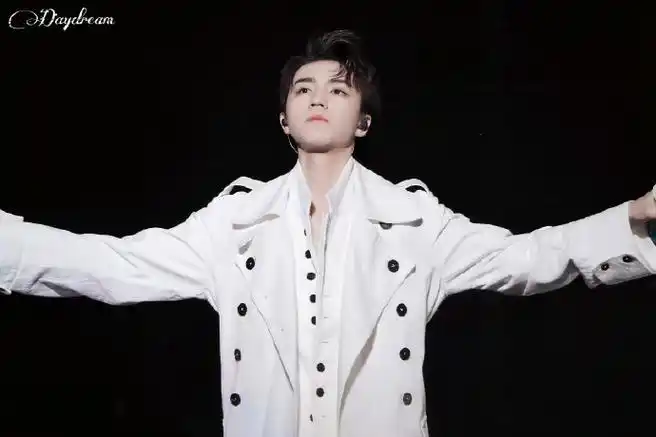 的舞台#虽说王俊凯每个舞台都值得重温但你绝对不能错过无边界演唱会!