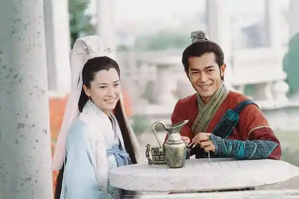 《寻秦记》是香港电视广播有限公司2001年制作的古装穿越类科幻剧,由