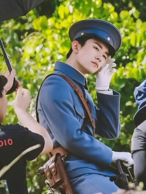 易烊千玺  #易烊千玺未来无界  #易烊千玺壁纸  #军装帅哥