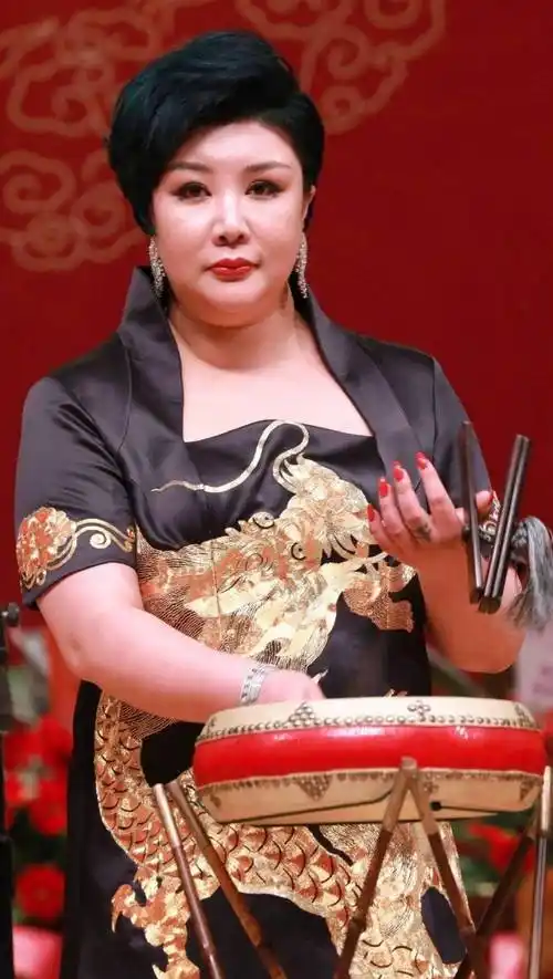 郭德纲_金色_设计