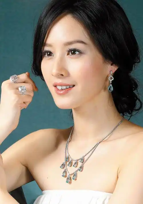 美女演员曾恺玹