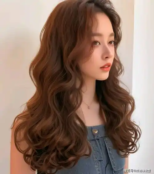 2024年超吸睛发型推荐,让你秒变时尚icon!_女性_短发_长发