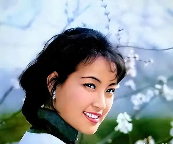 著名演员刘晓庆:4段婚姻中没生过孩子,如今73岁活出