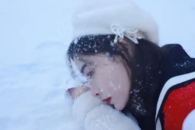 许佳琪雪景氛围感大片释出男友视角又乖又甜是冬日女友kiki啊