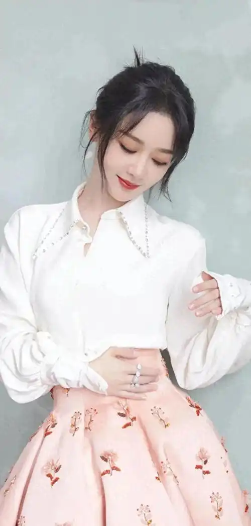 杨紫壁纸,小猴紫在不知不觉中长大了_网易订阅