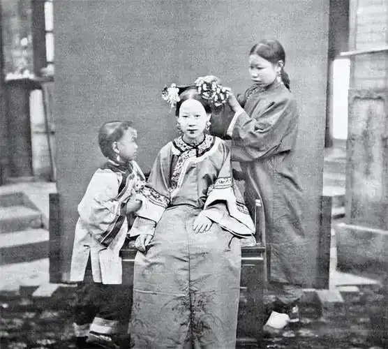 清朝第一美人四格格:黑白照难掩其姿色,却被慈禧掌控一生