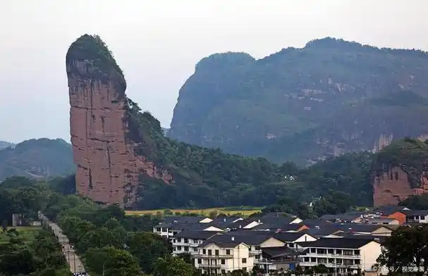 龙虎山金枪峰