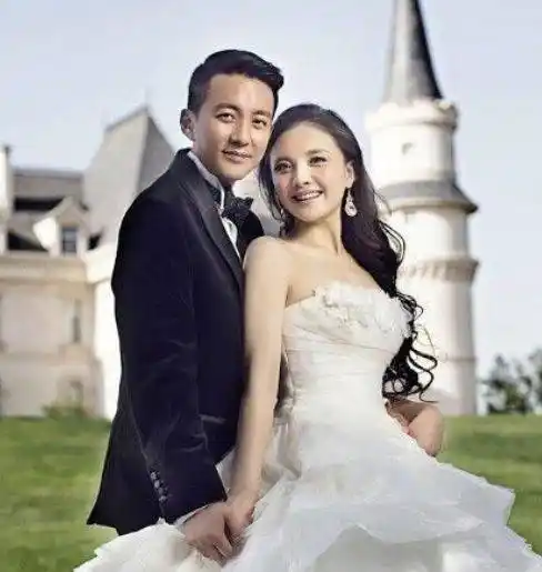 如今的孙茜也是爱情事业双丰收,非常的令人羡慕,想必做堂哥的孙红雷