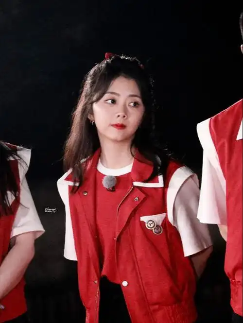 谭松韵跑男生图来袭失去滤镜的庇护看清颜值确定30岁