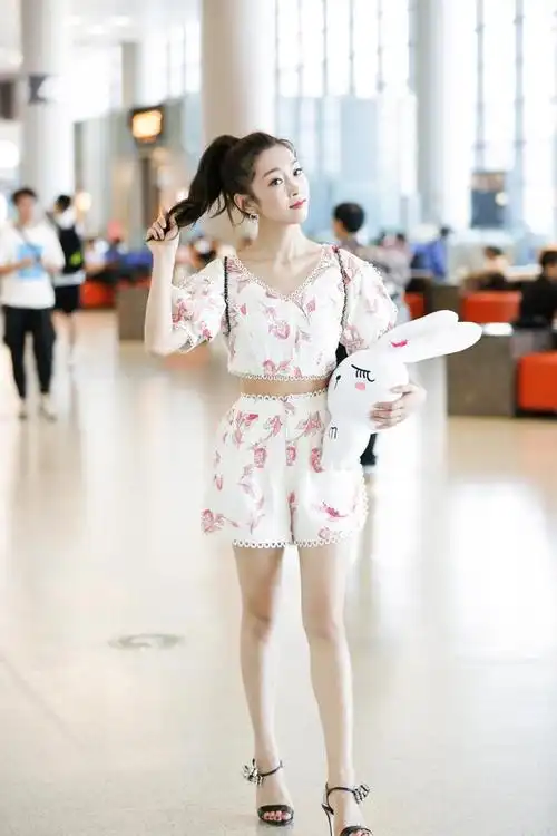 原创29岁宣璐终于换风格短裤搭长筒靴攻气十足师姐原来这么a