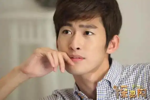 张翰的眼睛图片太吓人,全脸都是眼睛(非常恐怖)