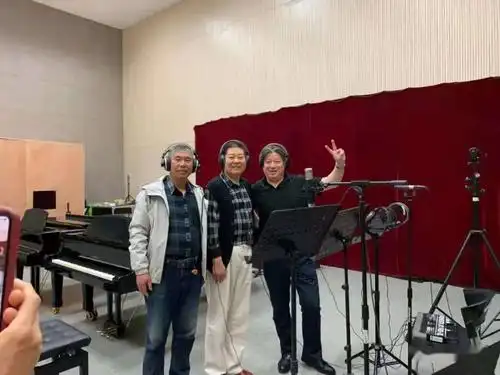 男声三重唱你是一面旗帜