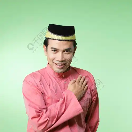 有传统服装可喜的迹象的马来人