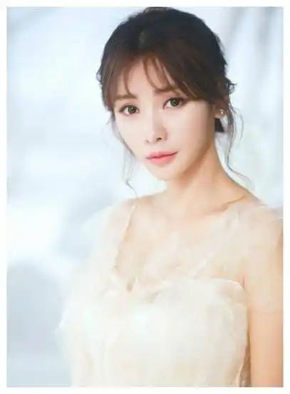 柳岩40岁傲人身材包裹严实揭秘之谜