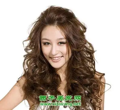 女生陶瓷烫大卷发型 最好看蓬松女生发型