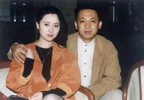 同为古典美人,李建群陈晓旭何晴患绝症时,身边的他咋如此不同?