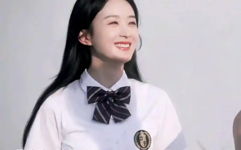 赵丽颖的笑容太治愈了,冷冷的冬季,暖我一整天.