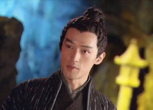 该剧讲述了北周皇室的遗孤宇文拓和陈朝皇室的遗孤陈靖仇从刚一开始的