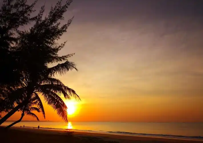 傍晚时分的海边儿