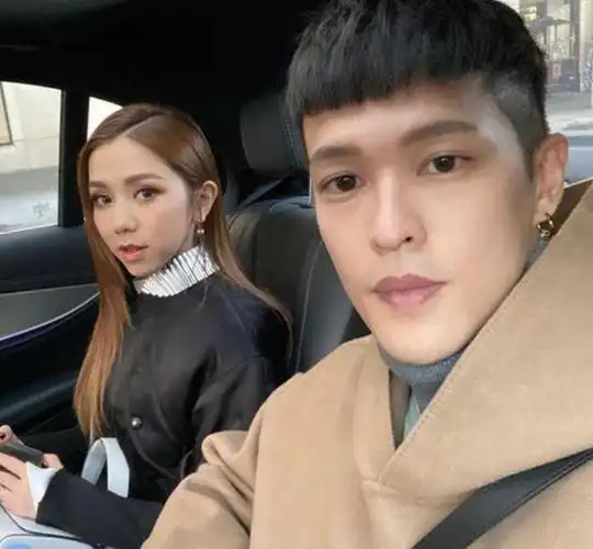 港媒爆料称,邓紫棋与相恋5年男友魏俊杰(mark)已经分手.