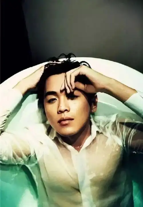 庆余年动物版上线张若昀莫名其妙靠胸上热搜