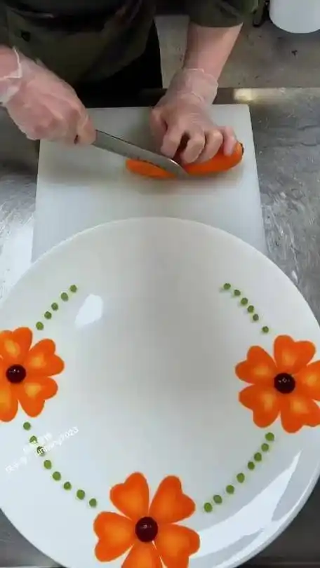 美食新星v计划一看就会的胡萝卜爱心花式盘饰教程!快双