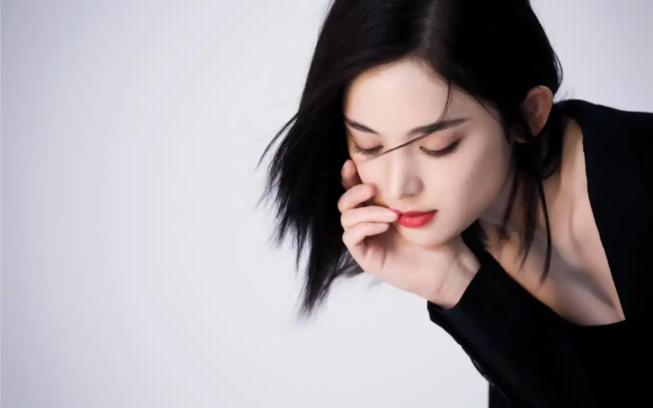 古力娜扎黑衣性感高清桌面壁纸