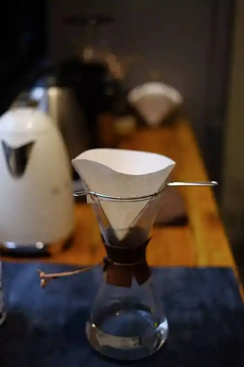 见过他手冲咖啡的人,都认为那是一种享受