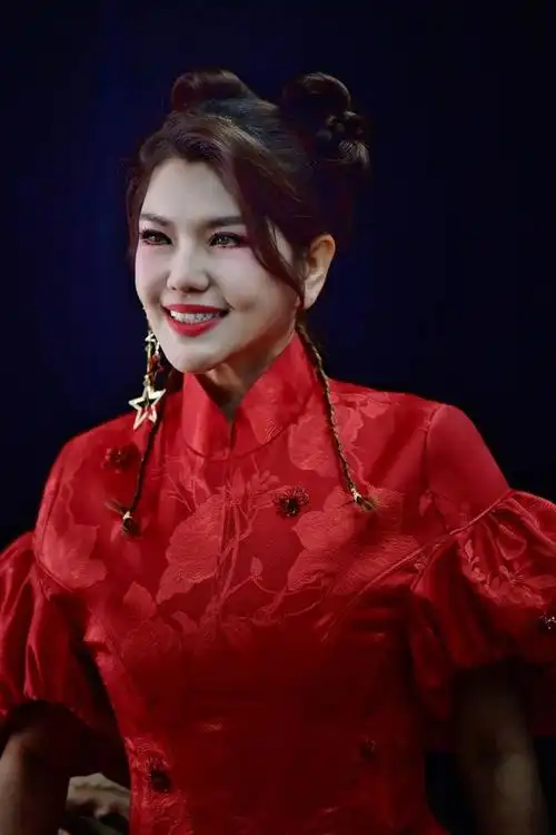 乌兰图雅现身多台节目晚会,献歌送祝福!