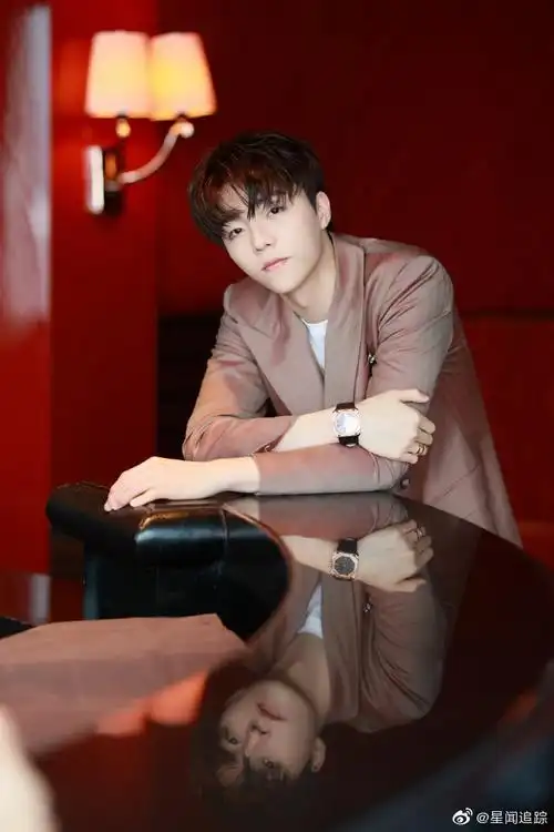 陈立农光影氛围感大片