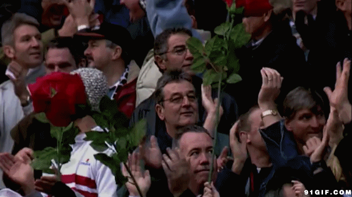 观众庆祝开心欢呼gif动图_动态图_表情包下载_soogif