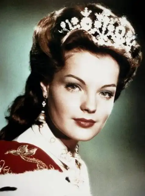 茜茜公主背后罗密不愿意拍后两部超6公斤的假发让她头疼