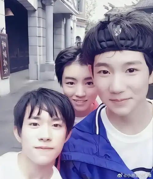 tfboys超话三小只个个时期的合照他们三个待在一起真的好开心