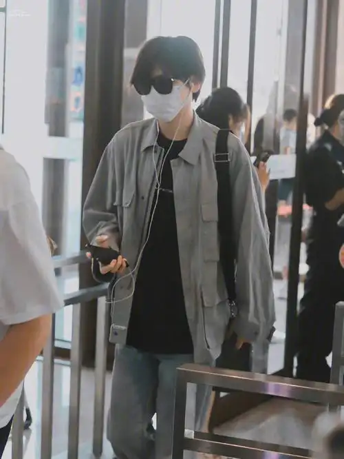 翟潇闻帅气男孩私服穿搭