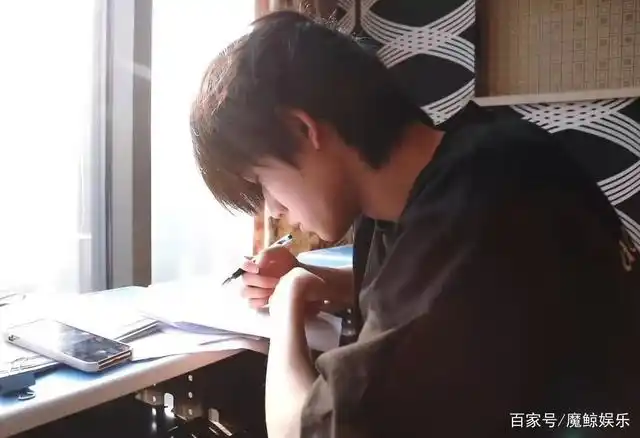 宋亚轩超清怼脸镜头!没想到近看居然是这样的!