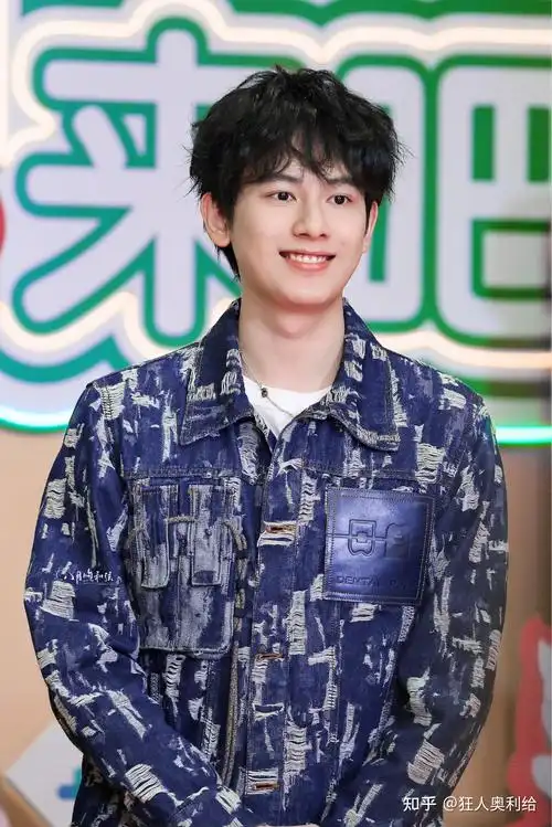 可以发几张胡先煦笑得很甜的图吗