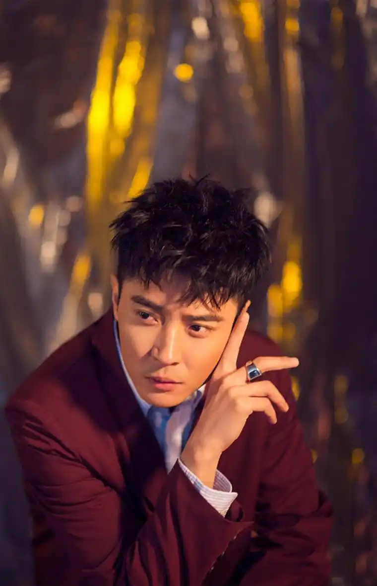 张丹峰冷峻帅气时尚写真图片