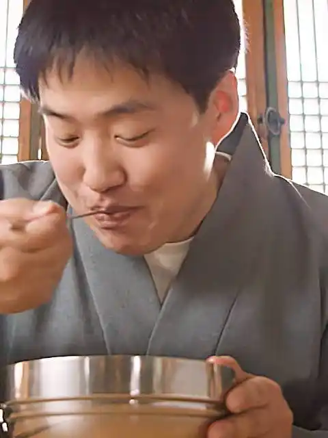 跟着正峰永远不愁没吃的!而是看正峰吃东西实在是太有食欲了!