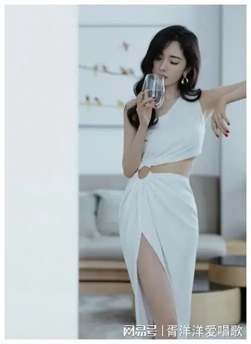 "撩汉女王"杨幂:情史豪放演技油腻,别拿颜值当遮羞布了!