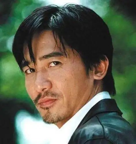 梁朝伟香港演员国语说的最漂亮的艺人,肯定少了他,人不仅帅气,功夫