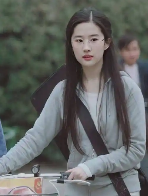 刘亦菲生图流出看到无美颜镜头下她的五官这颜值爱了爱了