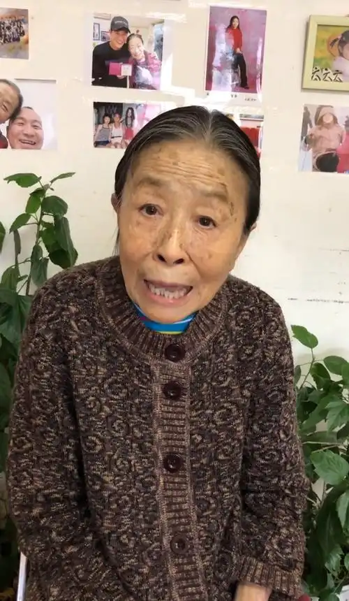 83岁丑娘张少华被曝为武汉捐款500万本人发文辟谣没这回事