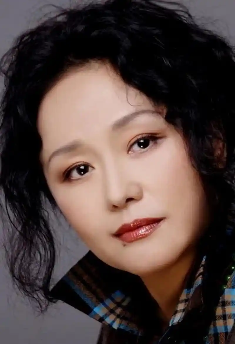 1979年,演员廖学秋去外面拍戏,6个月后突然回家,想要给老公一个惊喜