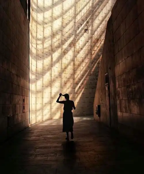 逆光拍摄技巧人像教程用这4招再也不会被拍成大黑脸了