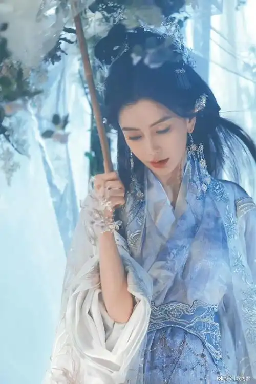 杨颖中秋节写真美翻天月神装扮仙气溢出屏幕