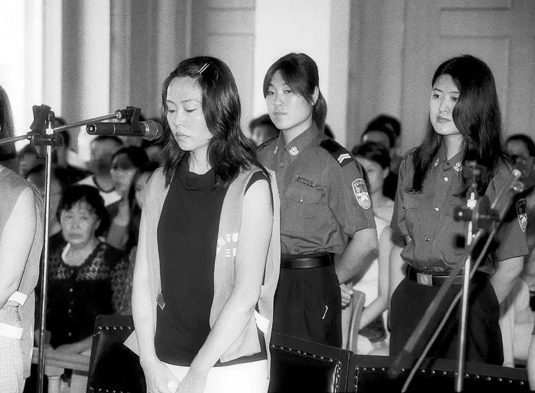 一名教师竟然长期强奸5名女生,如此禽兽行为,简直是教育界的奇耻大辱!