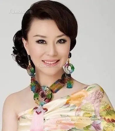 17岁上春晚, 21岁成名, 嫁四料影帝, 可如今仍买不起房_福窝生活