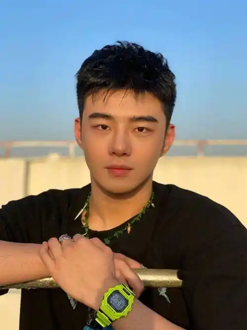 男生必入!9款阳光易打理的4cm短发!_发型_侵权_识别